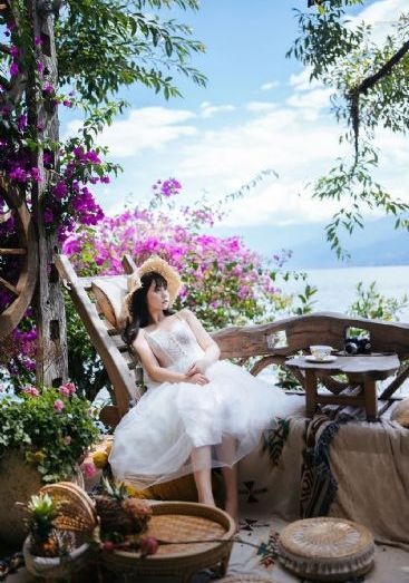 一楼一鬼_十万网红美女美酱