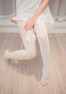 脱下衣服的漂亮姐姐_普通话在线观看